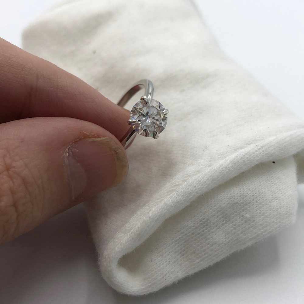 3ct D, VVS1 Moissanite Solitare Ring - Picture 4 of 6